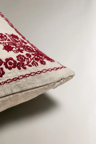 Подушка с вышитыми листьями рождества, цвет красный- Заказать в России