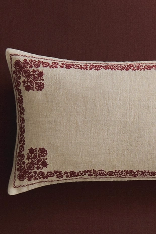 Подушка с вышитыми листьями рождества, цвет красный- Заказать в России