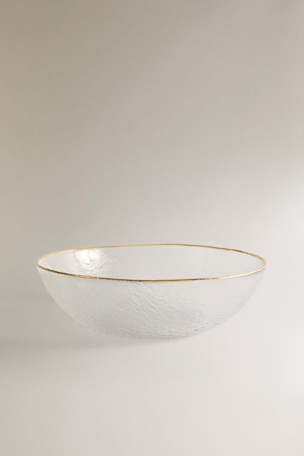 Стеклянная салатница с поднятым текстурным краем и золотым ободом