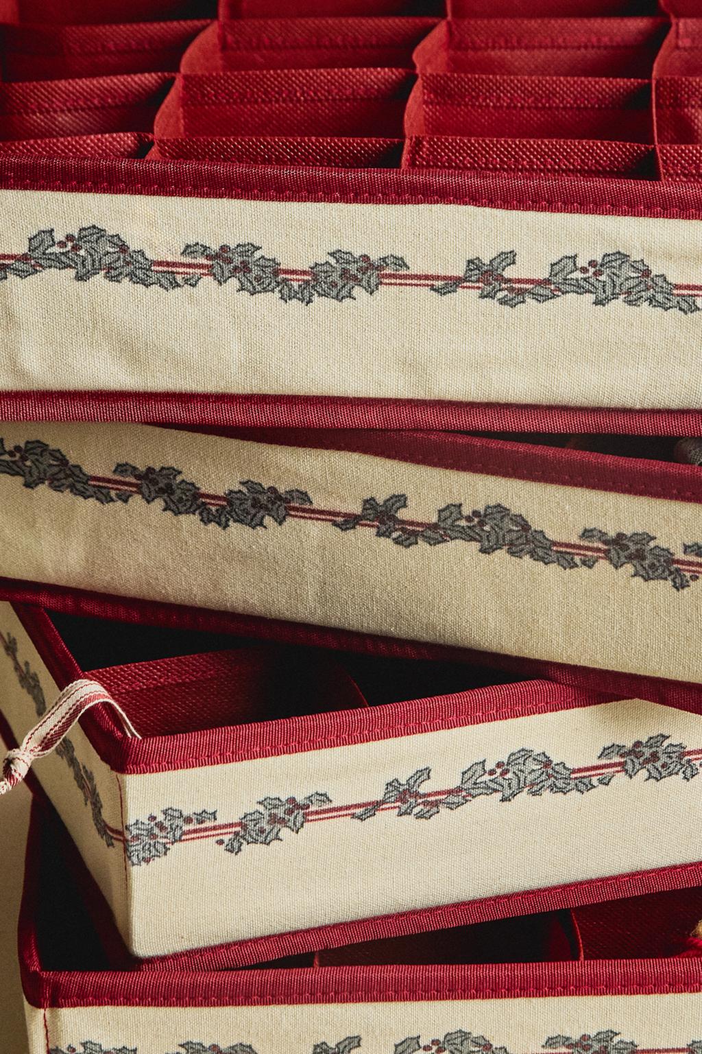 Коробка для хранения новогодних украшений