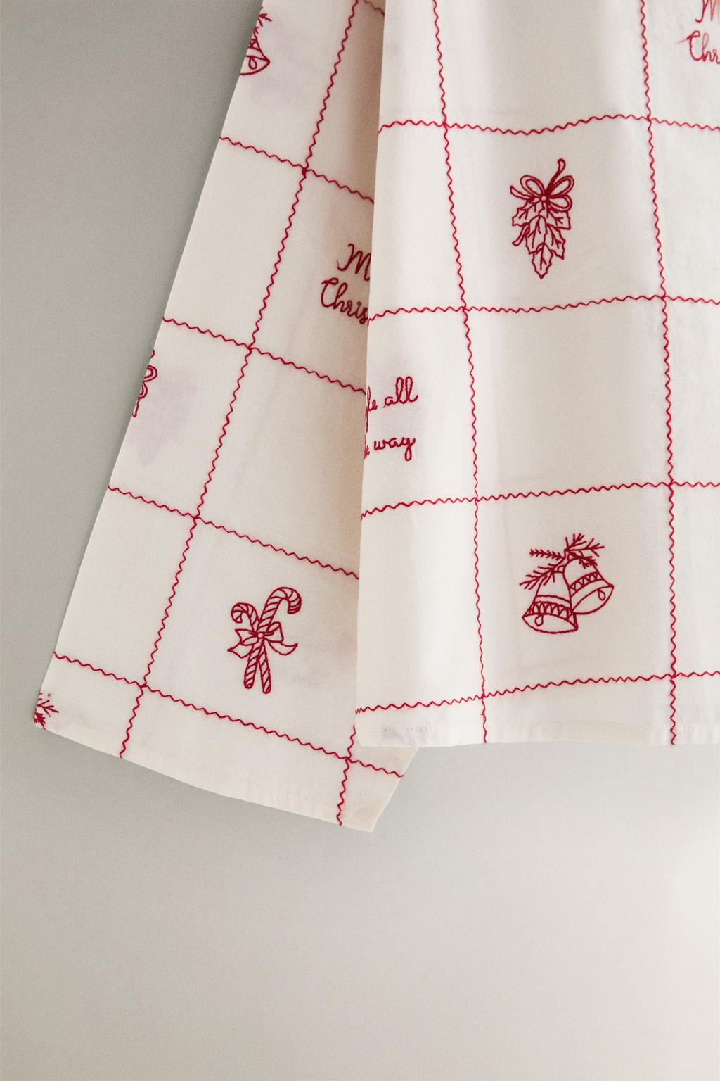 Рубашка с вышитым рождественским узором