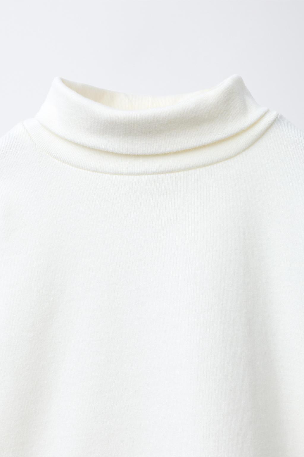 ФУТБОЛКА С ВЫСОКИМ ВОРОТНИКОМ