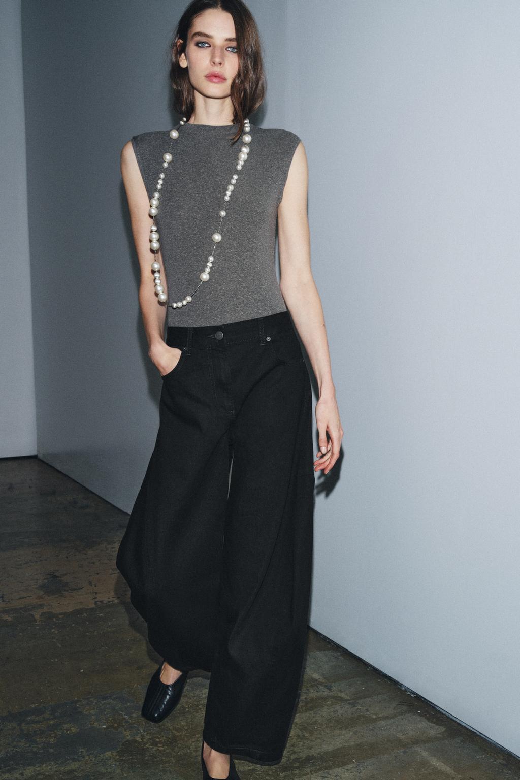 МЯГКОЕ БОДИ С ВОРОТНИКОМ-СТОЙКОЙ