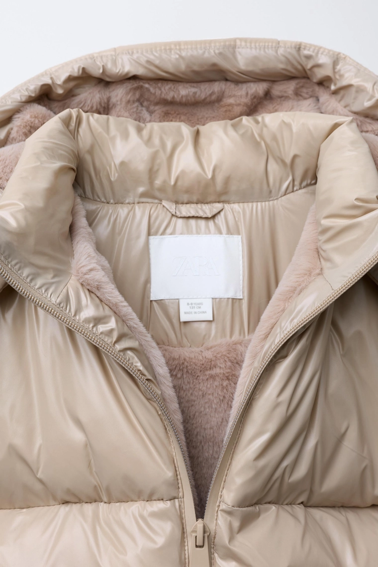 Блестящая пуховая куртка с подкладкой из искусственного меха