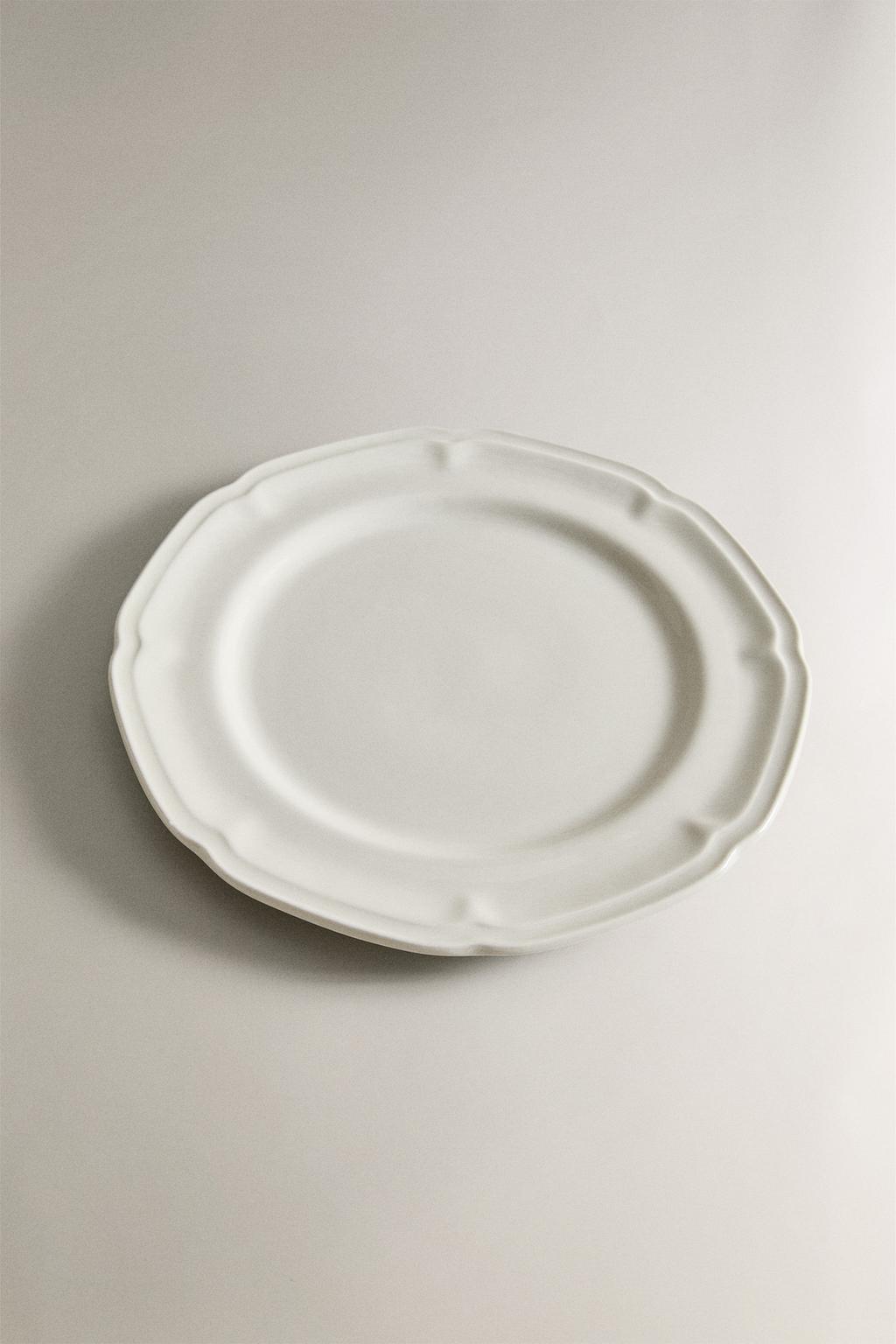 Фарфоровый обеденный тарелка