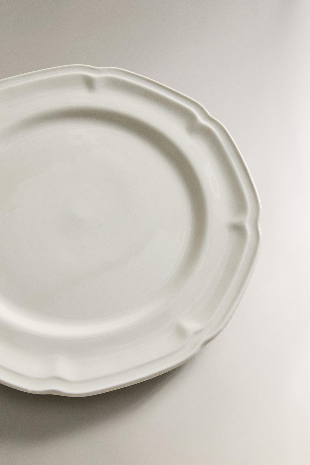 Фарфоровый обеденный тарелка