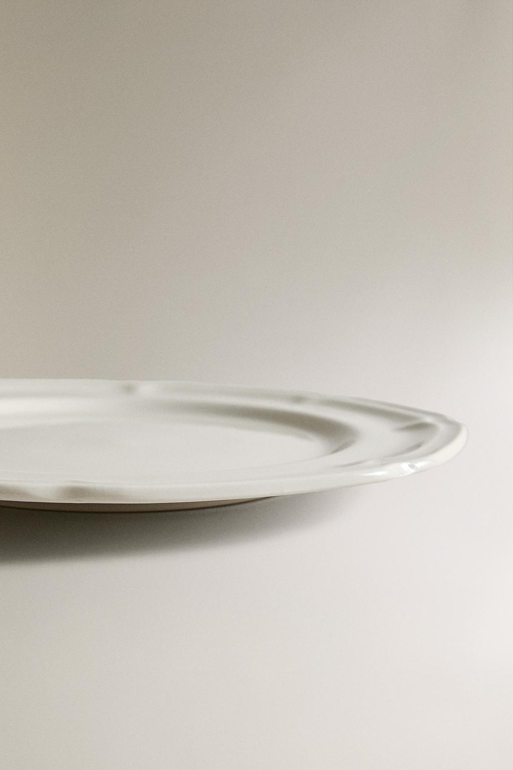 Фарфоровый обеденный тарелка