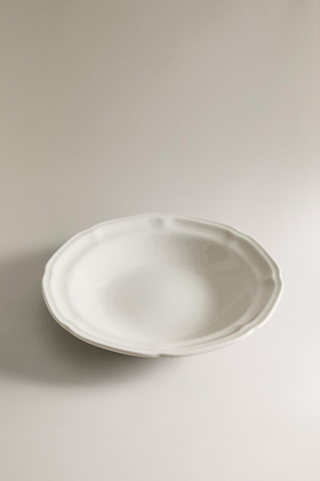 Суповая тарелка из фарфора