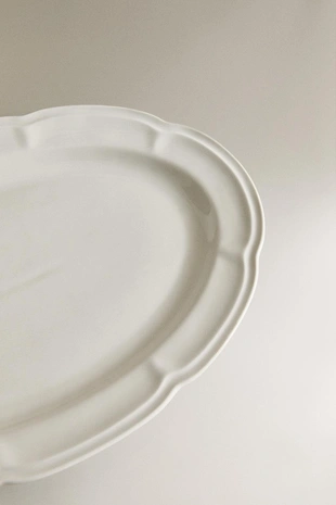 Фарфоровая подноса с рельефным дизайном- Заказать в России