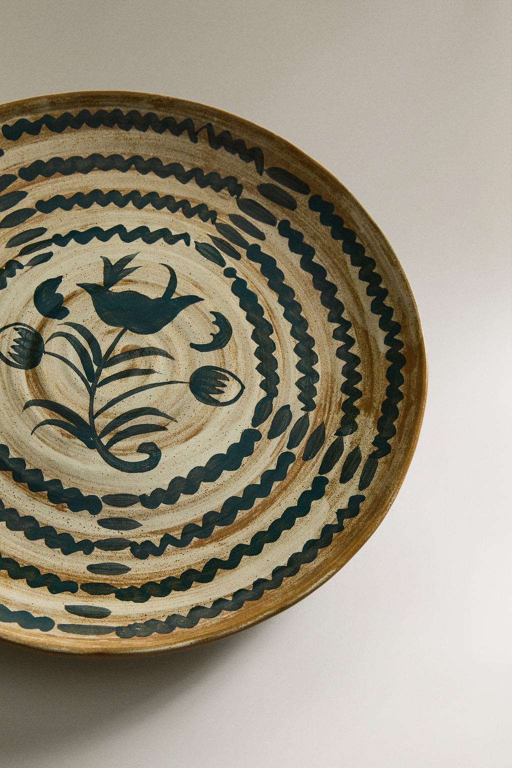 Круглая керамическая поднос для сервировки с цветочным узором