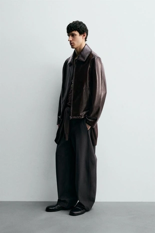 Полукороткая куртка с виниловой отделкой- Заказать в России