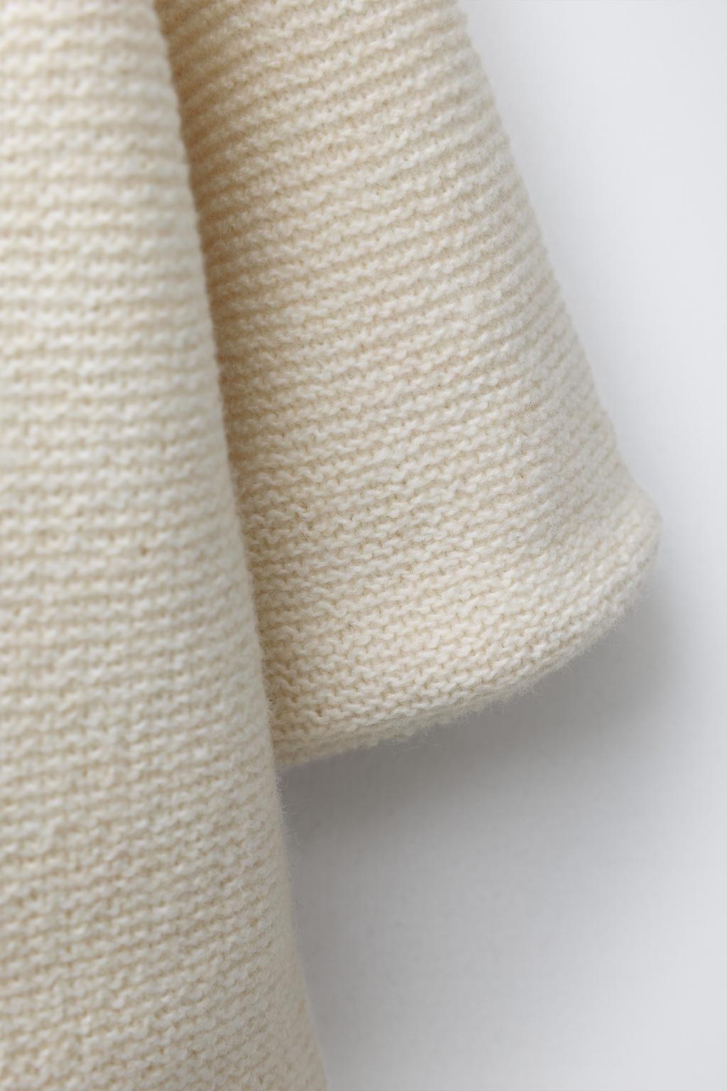 ПАЛЬТО С КАПЮШОНОМ И ЗАСТЕЖКАМИ-ТОГГЛ