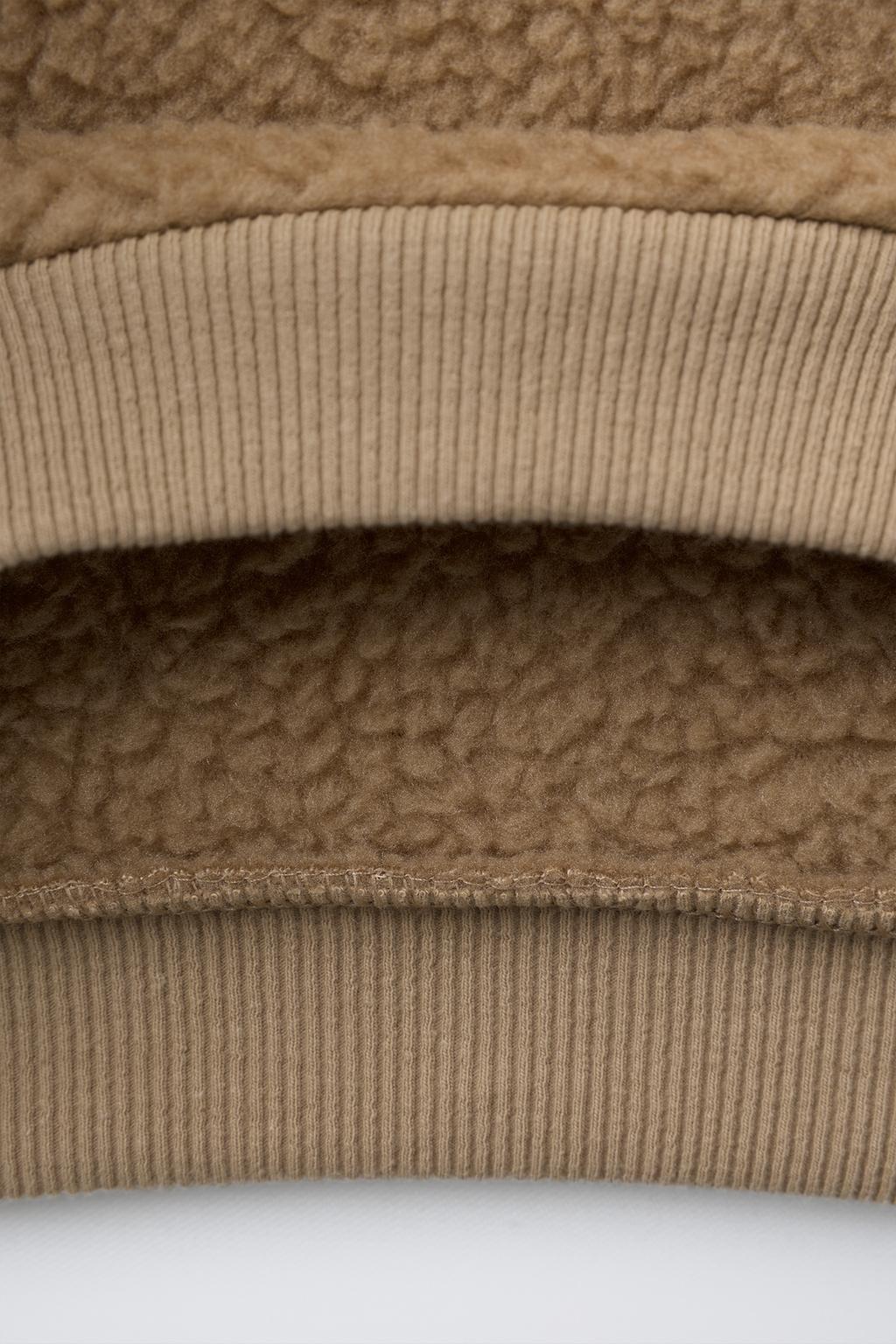 ТОЛСТОВКА ИЗ ОВЧИНЫ С ВЫШИВКОЙ MINNIE MOUSE © DISNEY