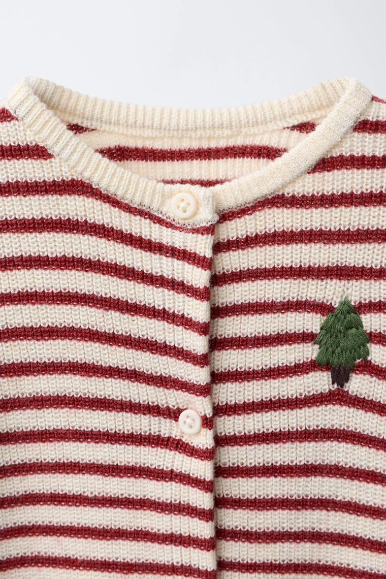 Комбинезон-джемпер в полоску с вышитым деревом
