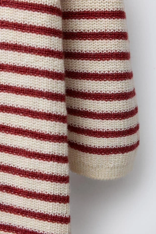 Вязаный комбинезон в полоску с вышитым деревом- Заказать в России