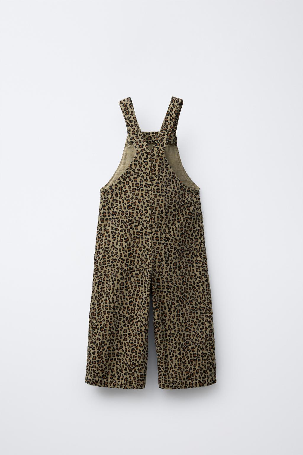 КОМБИНЕЗОН ИЗ МИКРОВЕЛЬВЕТА С АНИМАЛИСТИЧНЫМ ПРИНТОМ