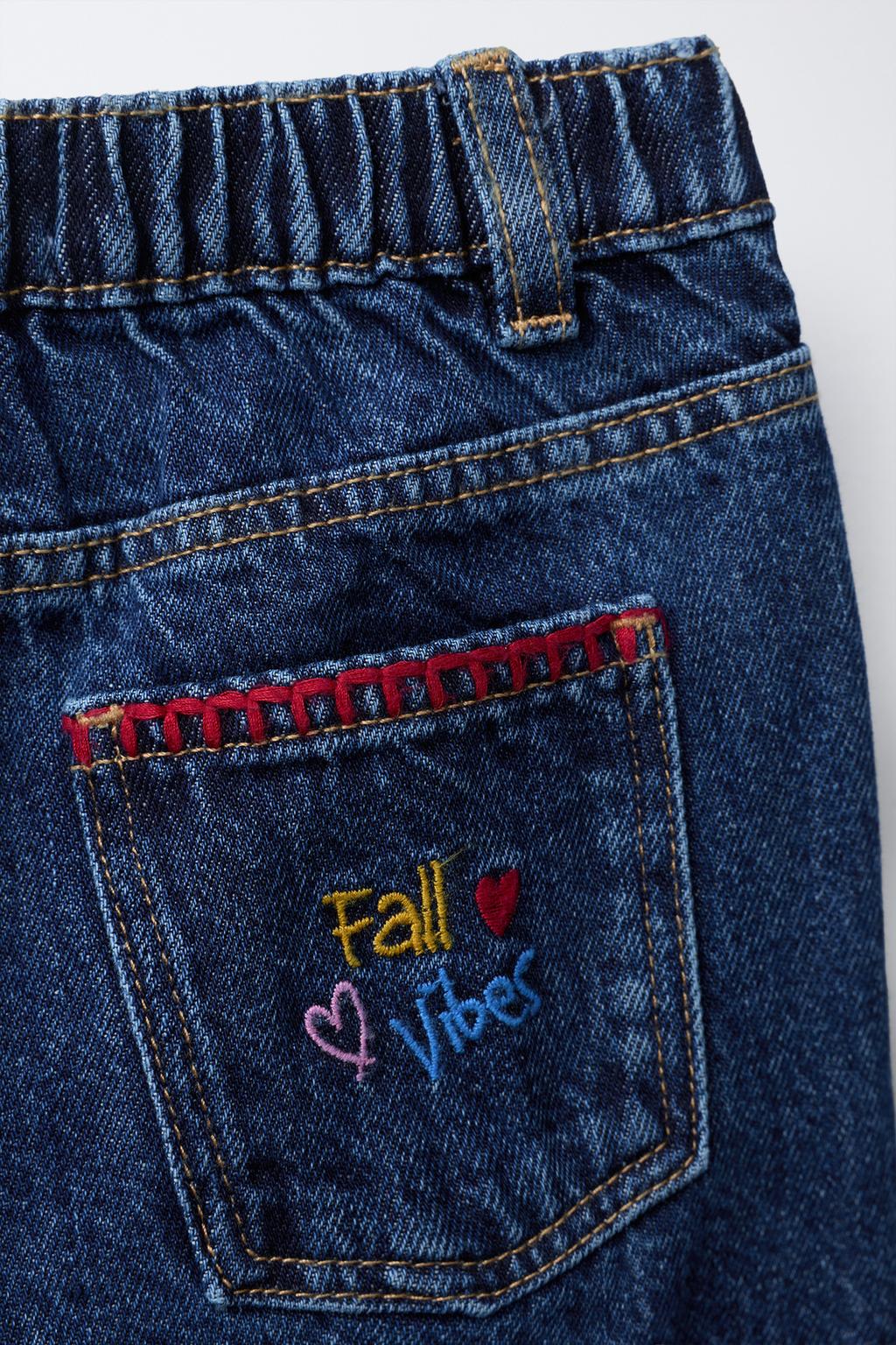 ДЖИНСЫ BAGGY С КОНТРАСТНОЙ ВЫШИВКОЙ