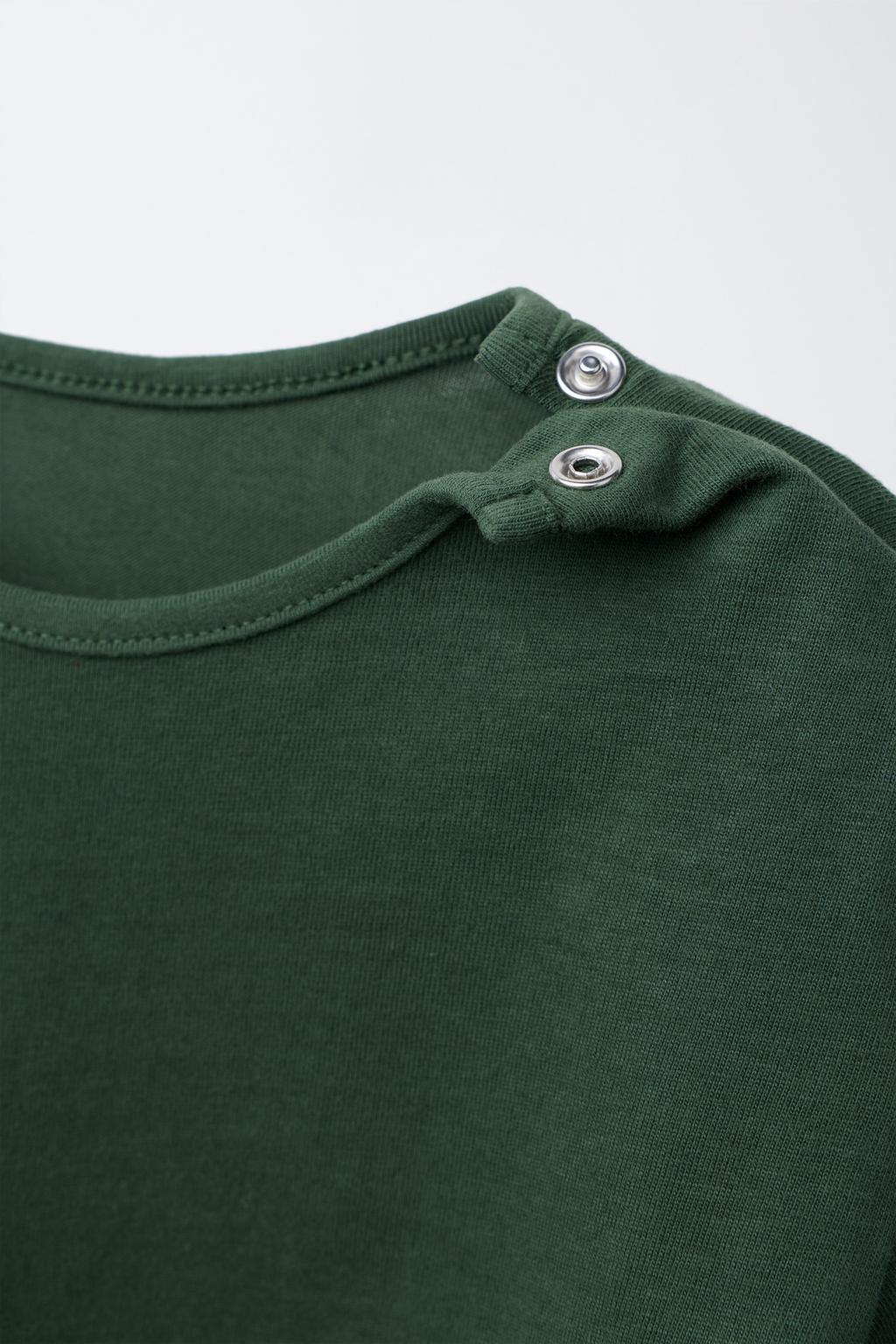 НАБОР ИЗ ТРЕХ ФУТБОЛОК В ПОЛОСКУ И ОДНОТОННЫХ