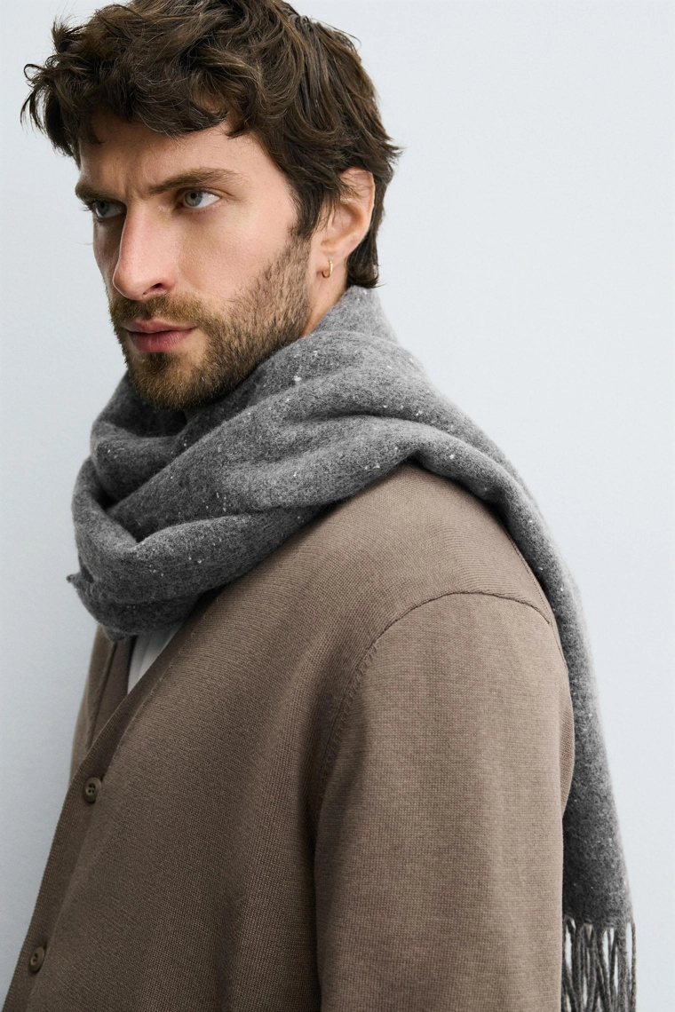 Шарф с рельефной отделкой