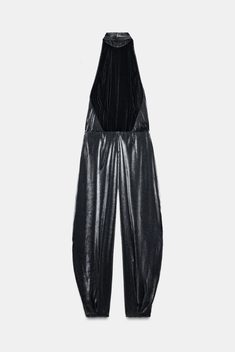 Комбинезон с глубоким вырезом и объемным подолом