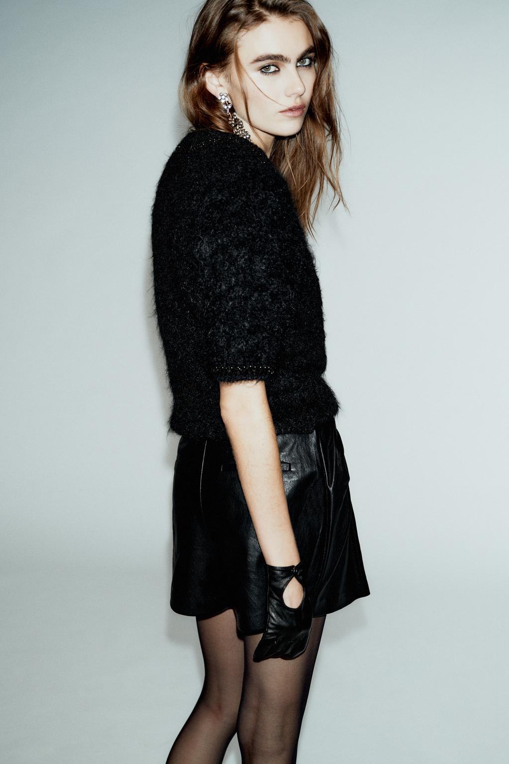 ЮБКА-ШОРТЫ ИЗ ИСКУССТВЕННОЙ КОЖИ СО СКЛАДКАМИ