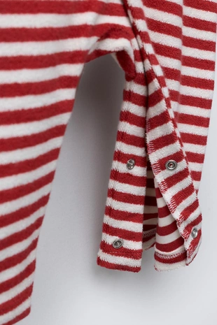 Комбинезон и шапочка с помпоном и полосками- Заказать в России