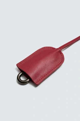 Брелок LIMITED EDITION из кожи с подвеской