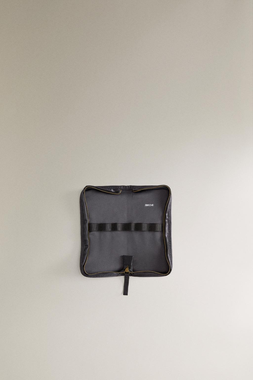 Косметичка из атласа sateen