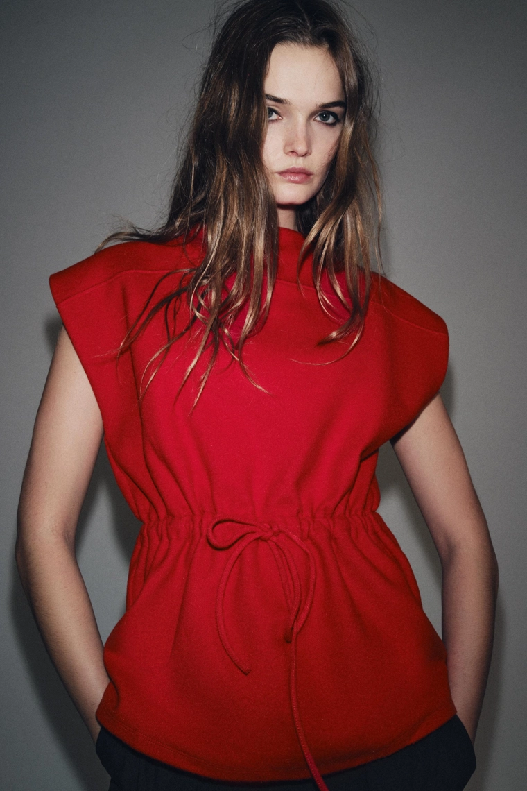 Жилет с мягким завязывающимся поясом