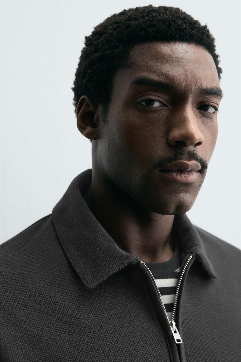 ПОЛО СТРУКТУРНОЕ НА МОЛНИИ