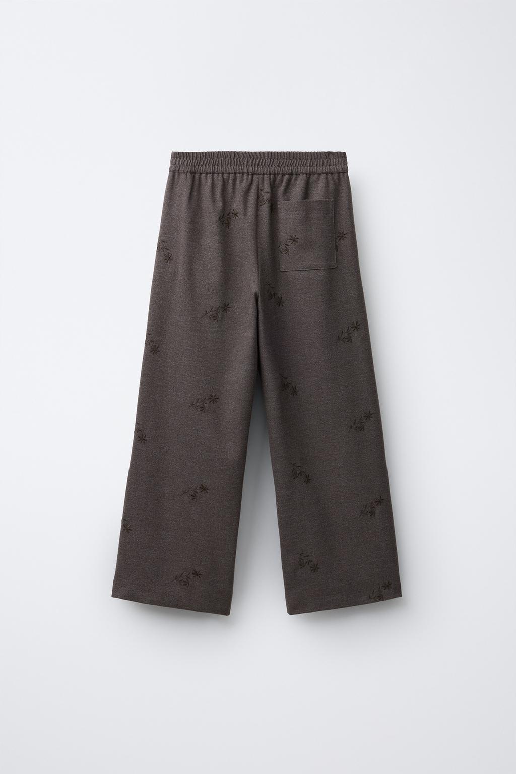 МЯГКИЕ БРЮКИ BARREL С ВЫШИВКОЙ ЦВЕТОВ