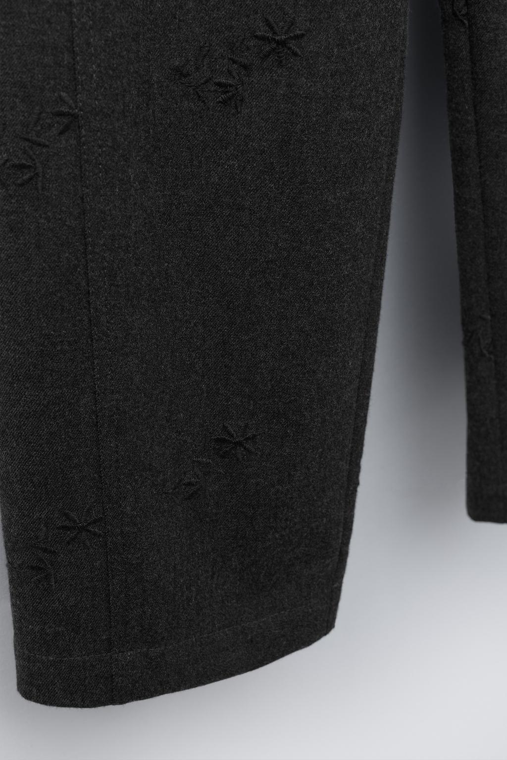 МЯГКИЕ БРЮКИ BARREL С ВЫШИВКОЙ В ВИДЕ ЦВЕТОВ