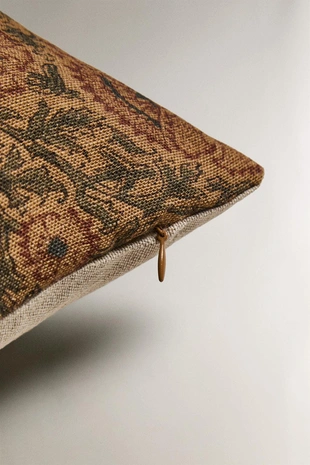 Подушка с цветочным принтом- Заказать в России