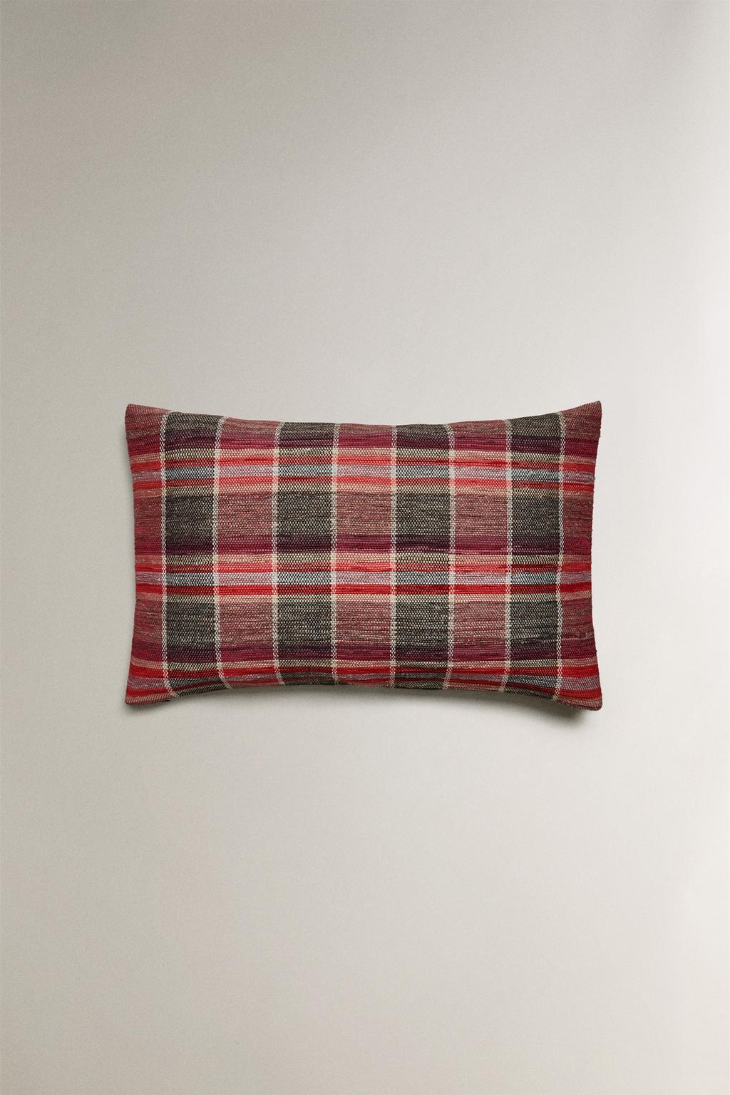 Чехол подушки в клетку