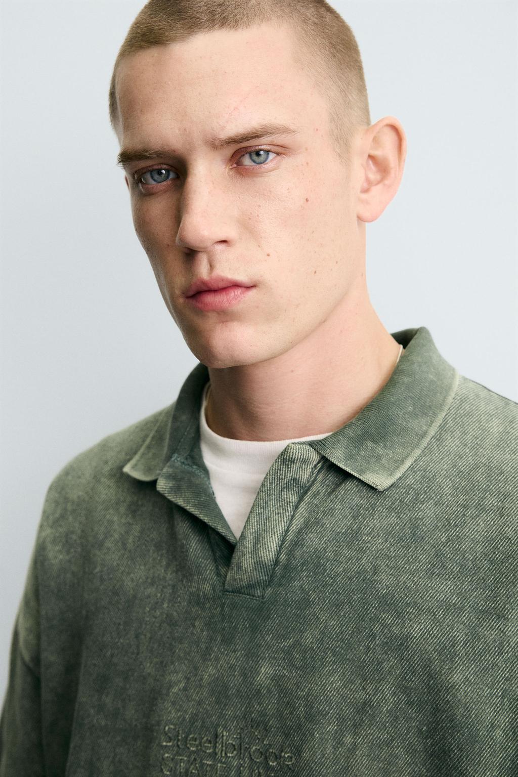 ПОЛО ИЗ СТРУКТУРНОЙ ТКАНИ С ЭФФЕКТОМ ПОТЕРТОСТИ