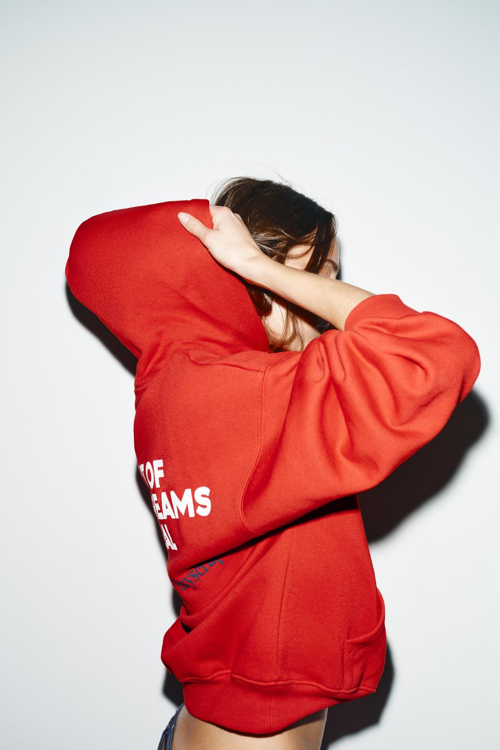 ТОЛСТОВКА С НАДПИСЬЮ И КАПЮШОНОМ