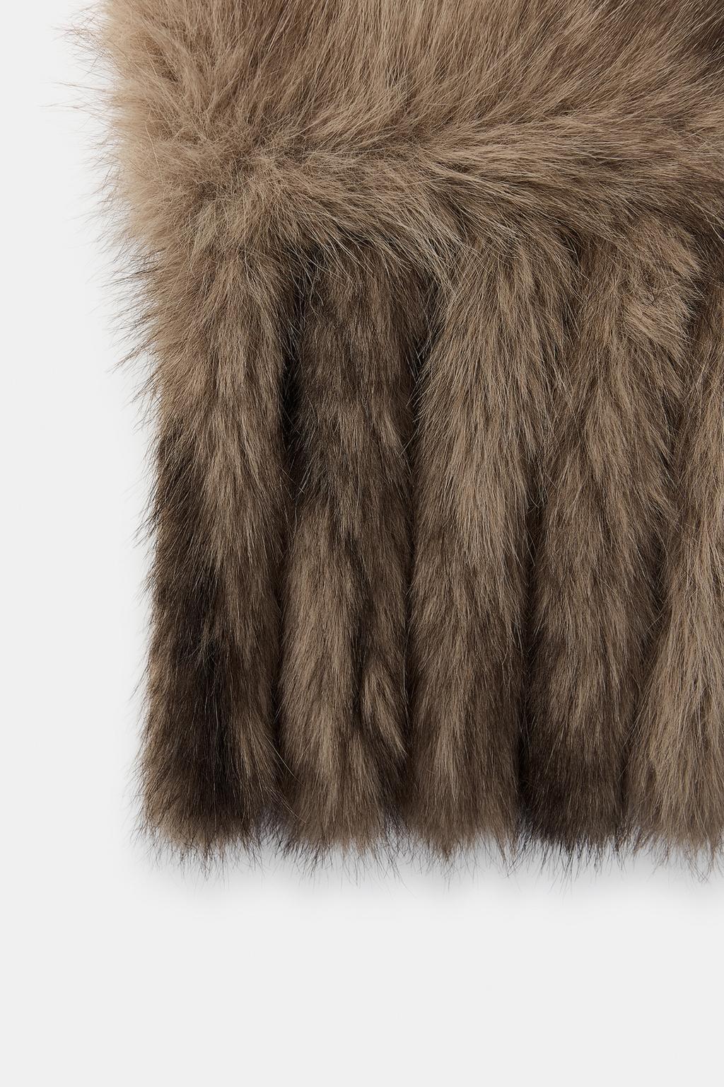ОДНОТОННЫЙ ДЛИННЫЙ ШАРФ ИЗ ИСКУССТВЕННОГО МЕХА С БАХРОМОЙ