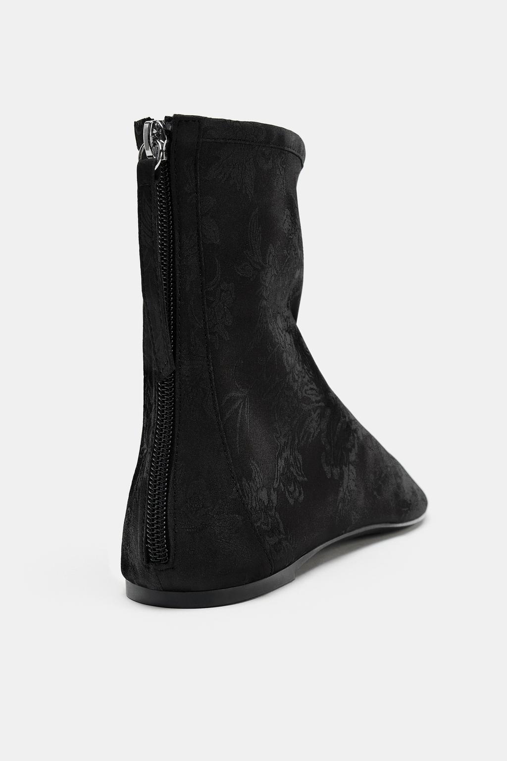 АТЛАСНЫЕ БОТИНКИ НА ПЛОСКОЙ ПОДОШВЕ