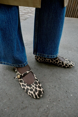 Туфли балетки из кожи с принтом- Заказать в России