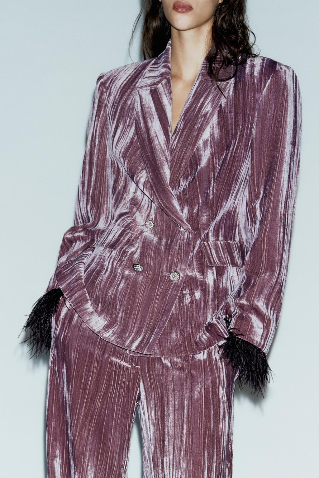 БЛЕЙЗЕР ИЗ БАРХАТА С ПЕРЬЯМИ