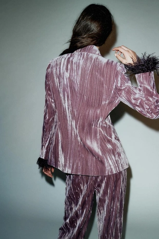 Блейзер из бархата с перьями- Заказать в России