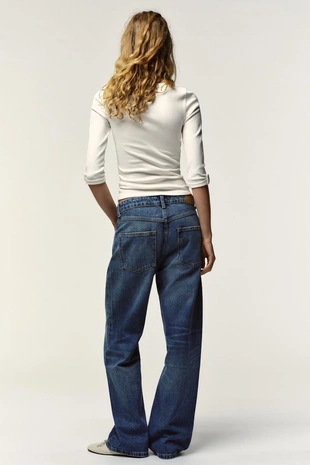 Футболка в рубчик с пуговицей