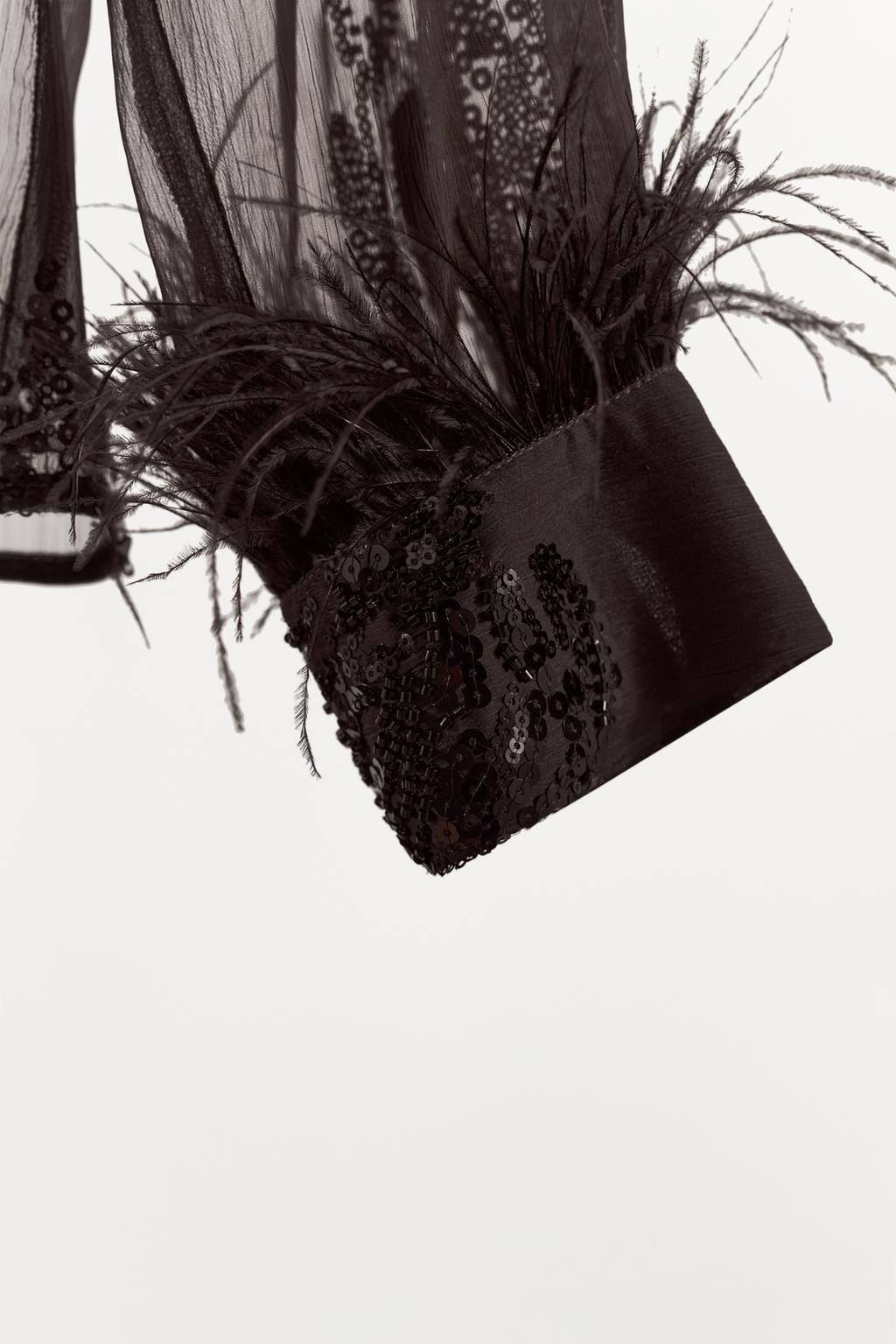 ПОЛУПРОЗРАЧНАЯ БЛУЗКА С ПАЙЕТКАМИ И ПЕРЬЯМИ