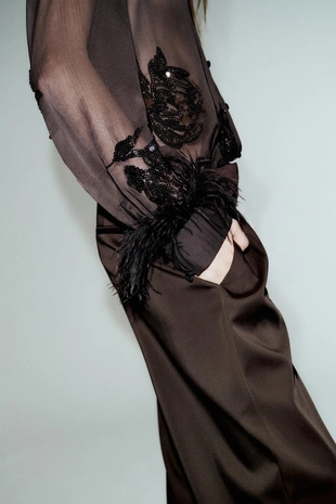 Полупрозрачная блузка с пайетками и перьями- Заказать в России