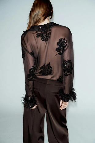 Полупрозрачная блузка с пайетками и перьями- Заказать в России