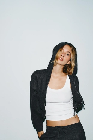 Укороченная толстовка с капюшоном- Заказать в России