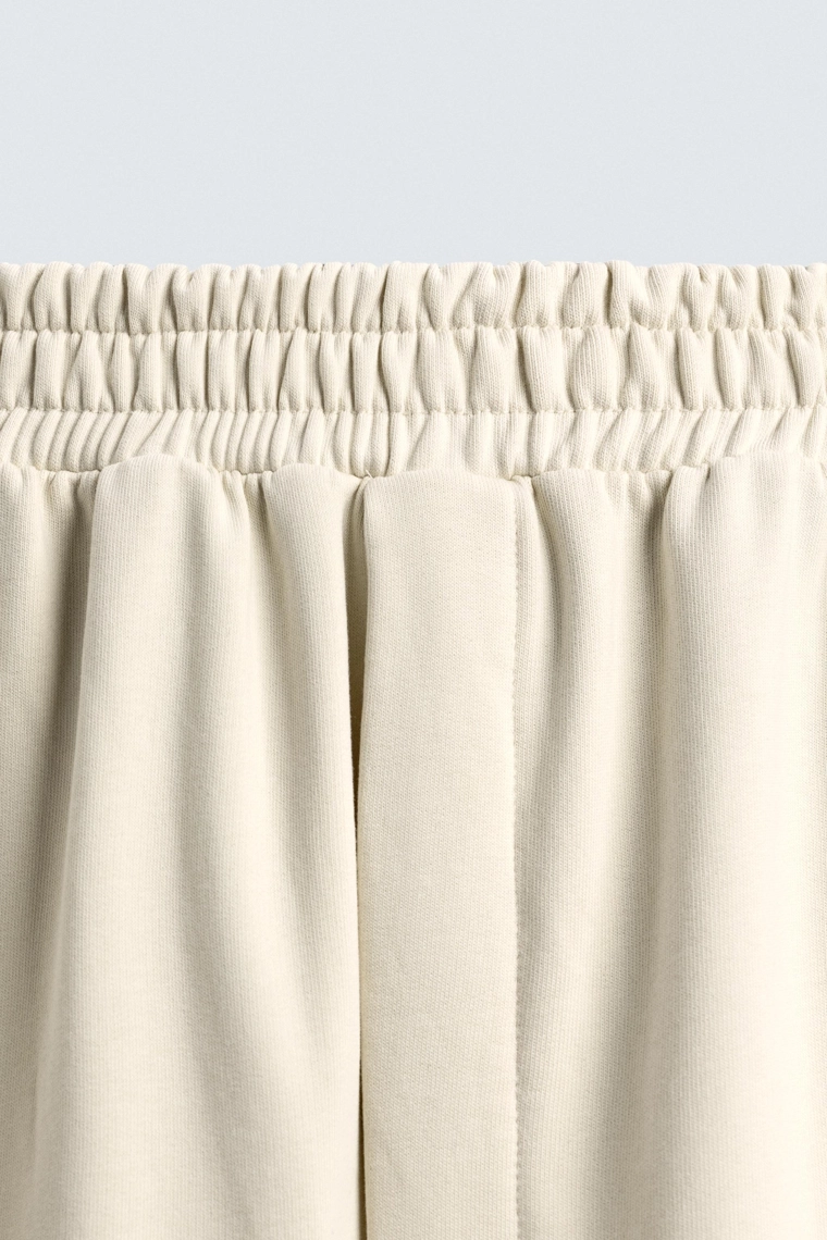 Брюки-джоггеры с широкими штанинами и боковой полосой