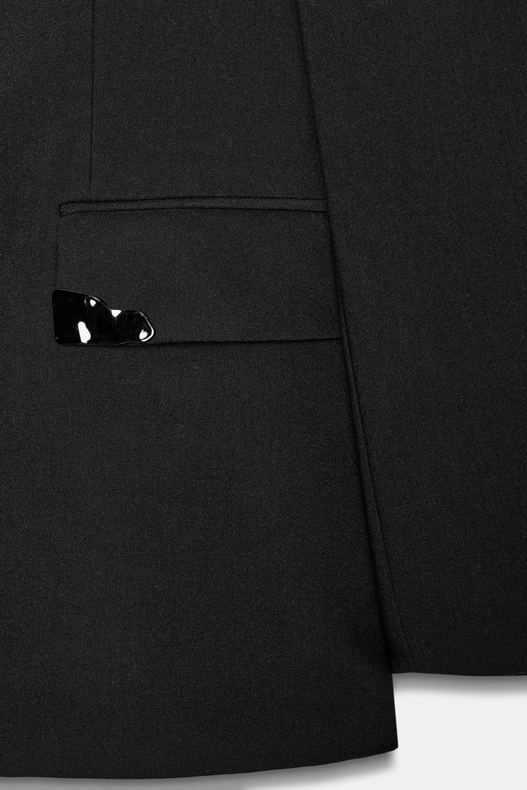 Оверсайз блейзер с аппликациями на лацканах