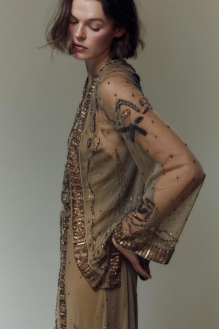 Блузка с бисером и пайетками