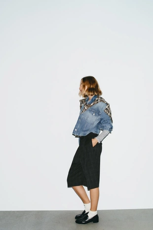 Длинные шорты-бермуды в клетку со складками- Заказать в России